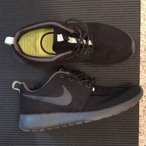 Nike Shoes - Nike sneakers Nike Shoes - Nike sneakers